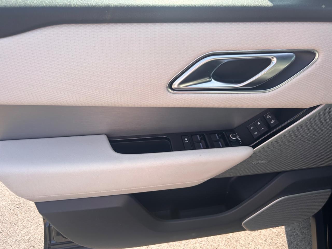 Land Rover Range Rover Velar Range Rover Velar 2.0D I4 240 CV R-Dynamic SE