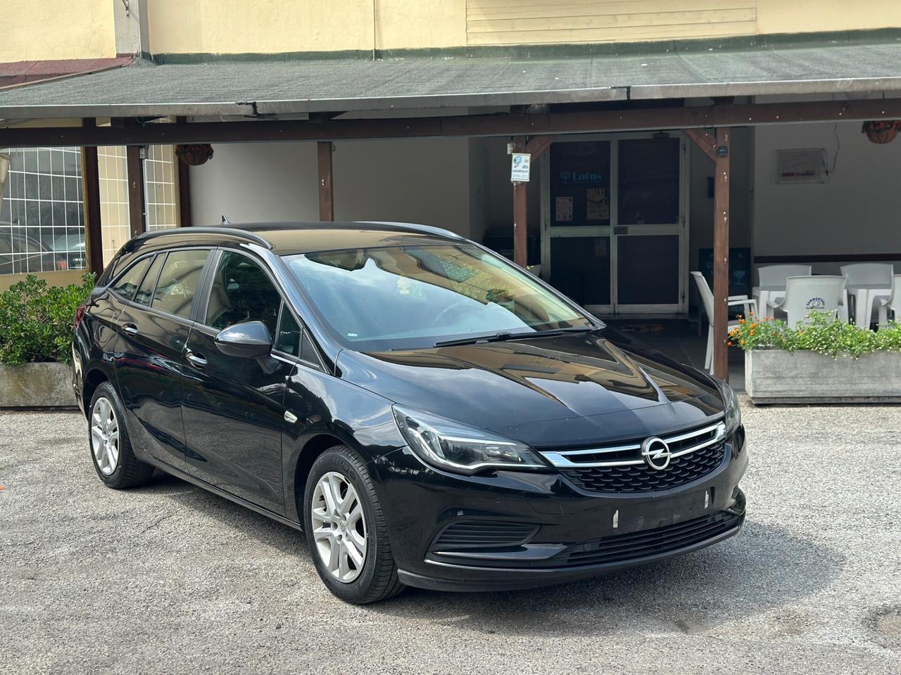 Opel Astra 1.6 CDTi 136CV aut. Sports Tourer Business