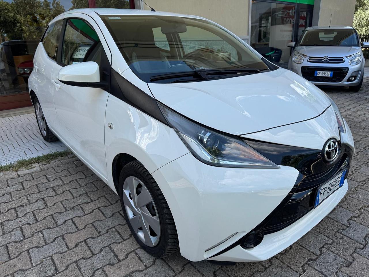 Toyota Aygo 1.0 VVT-i 69 CV 5 porte x-business MMT