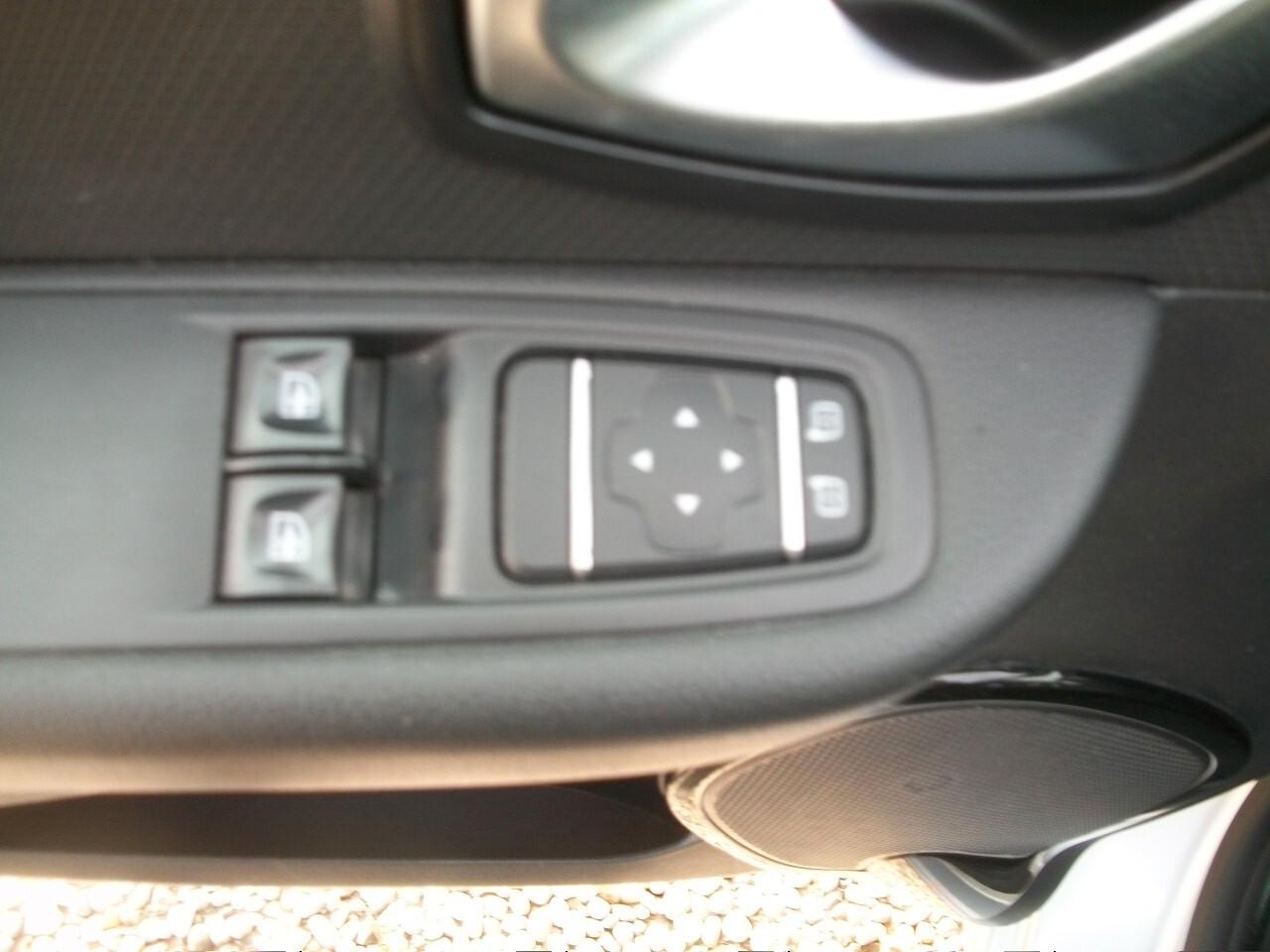 Renault Clio dCi 8V 90 CV EDC 5 porte Business CC 1461 kw 66 SI NUOVI PATENTATI GARANZIA UN ANNO