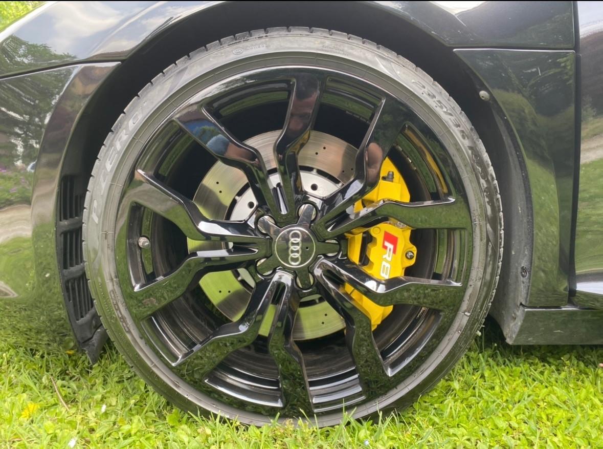 Audi R8 allestimento Full Carbonio