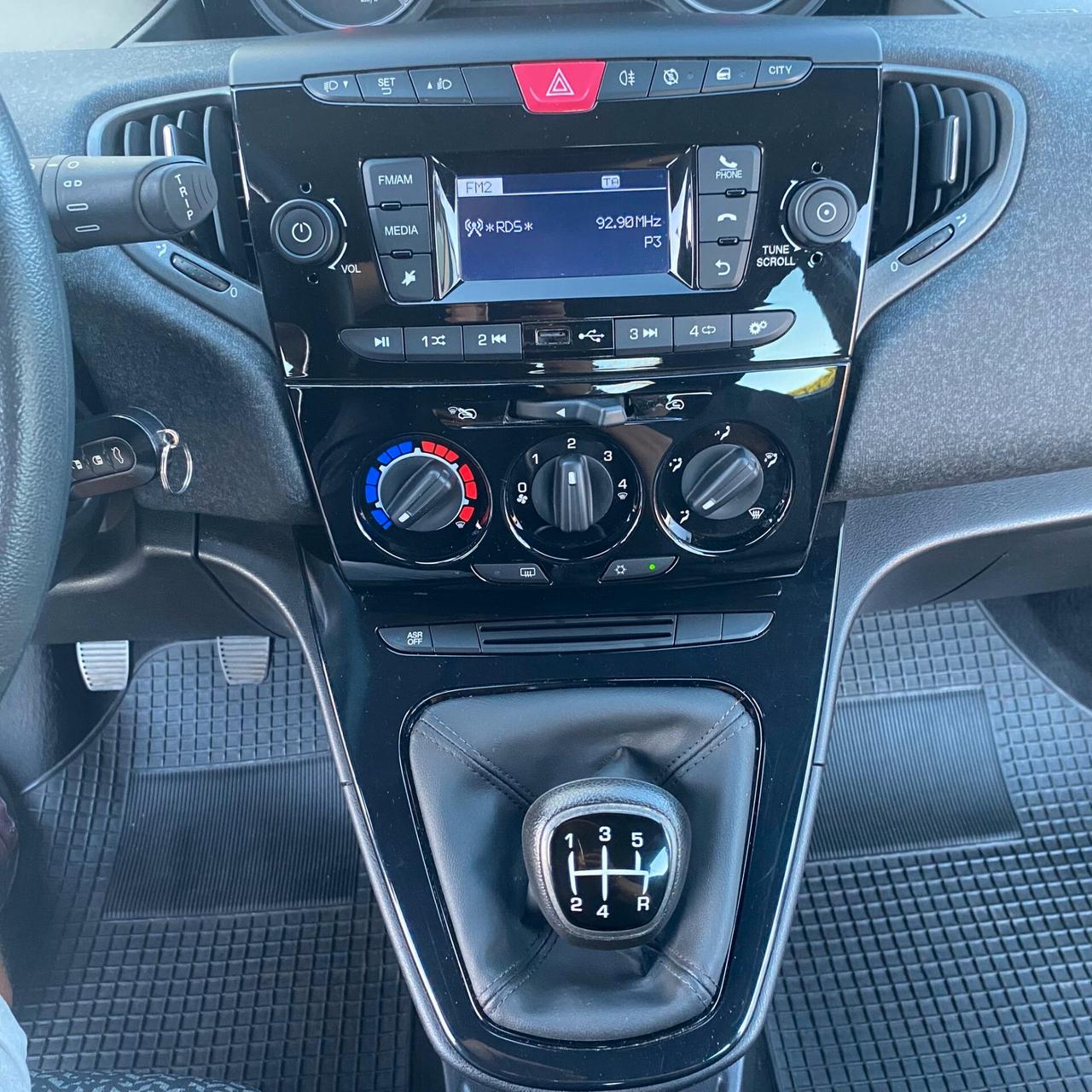 Lancia Ypsilon 1.2 69 CV 5 porte S&S Gold