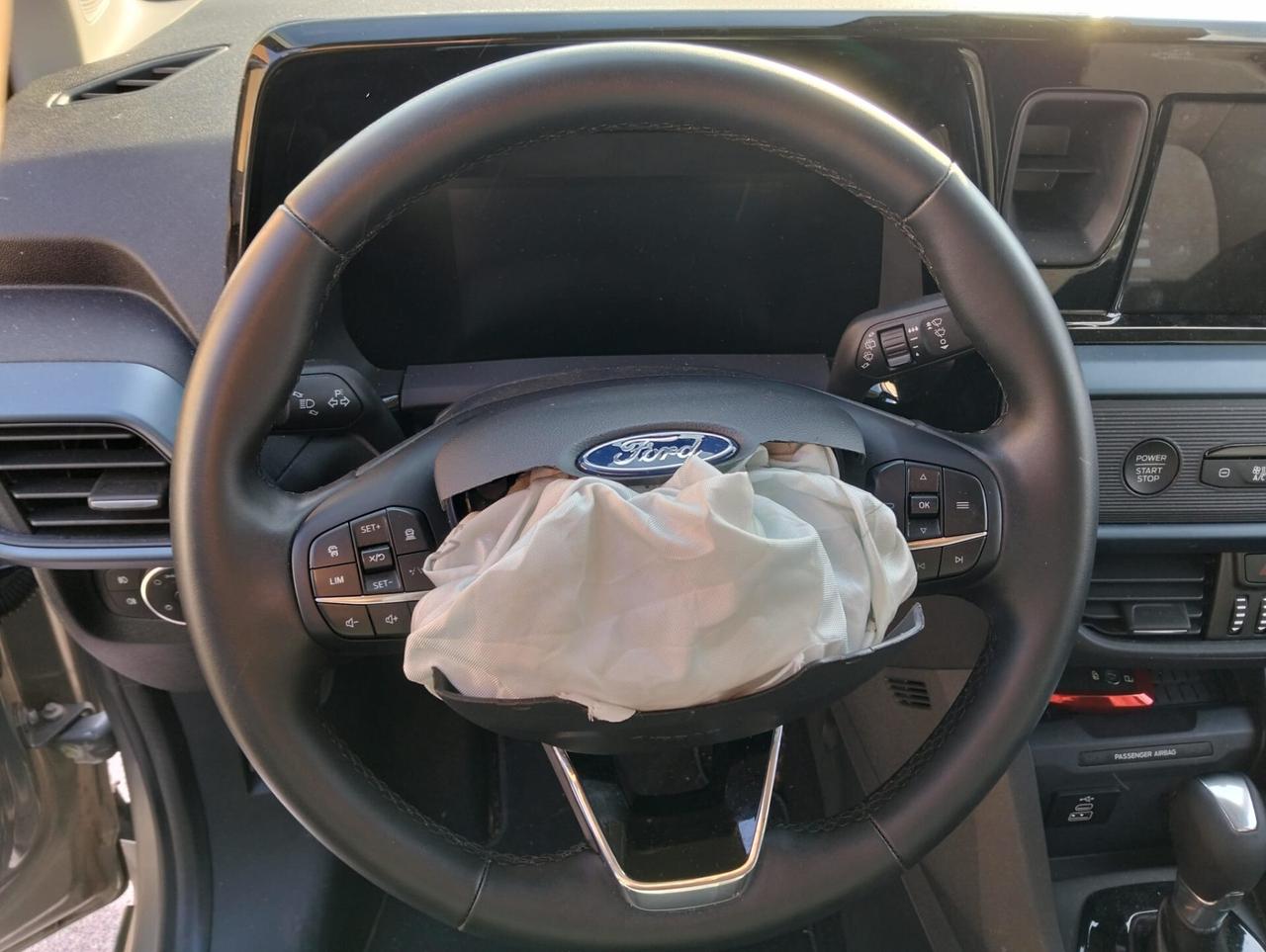 Ford Tourneo Courier 1.0 EcoBoost 2025 SINISTRATO