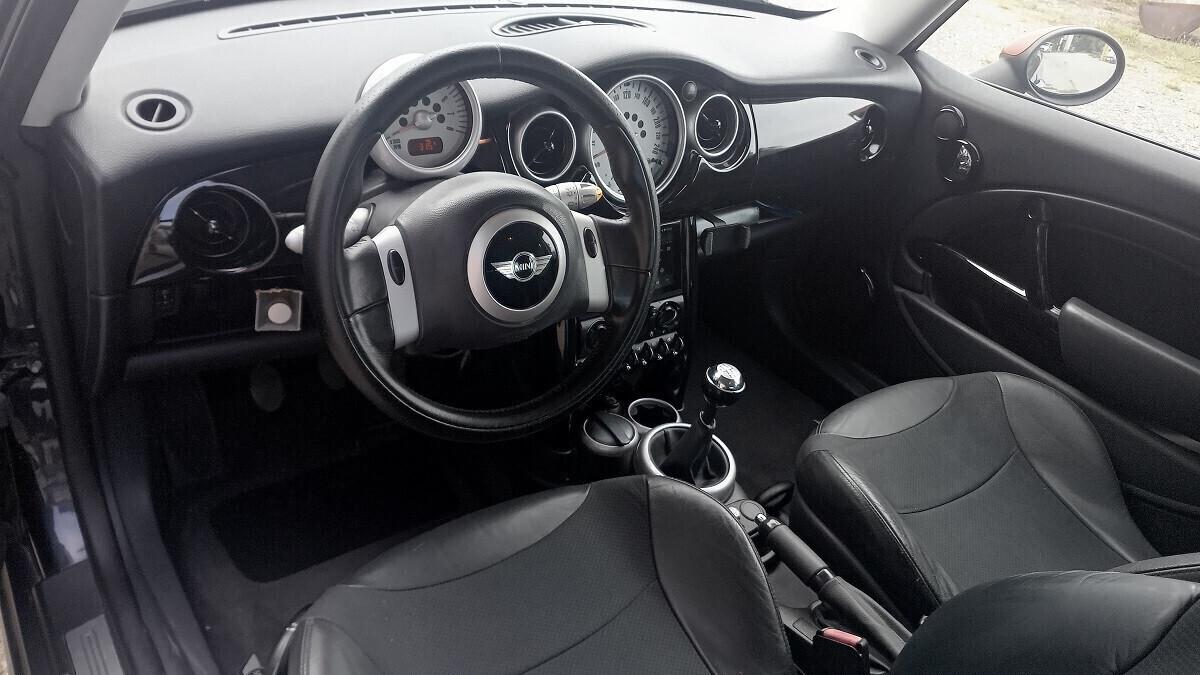 Mini Cooper 1.4 d -