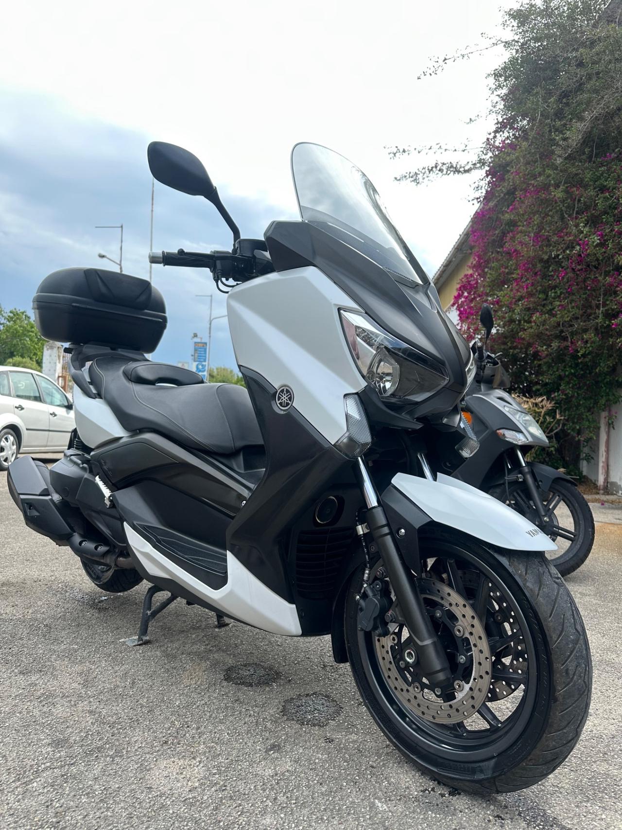 YAMAHA XMAX 400