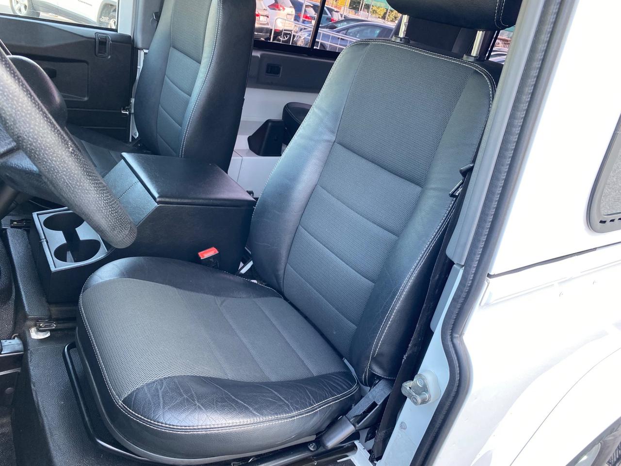 Land Rover Defender 90 2.2 TD4 Autocarro 4 Posti