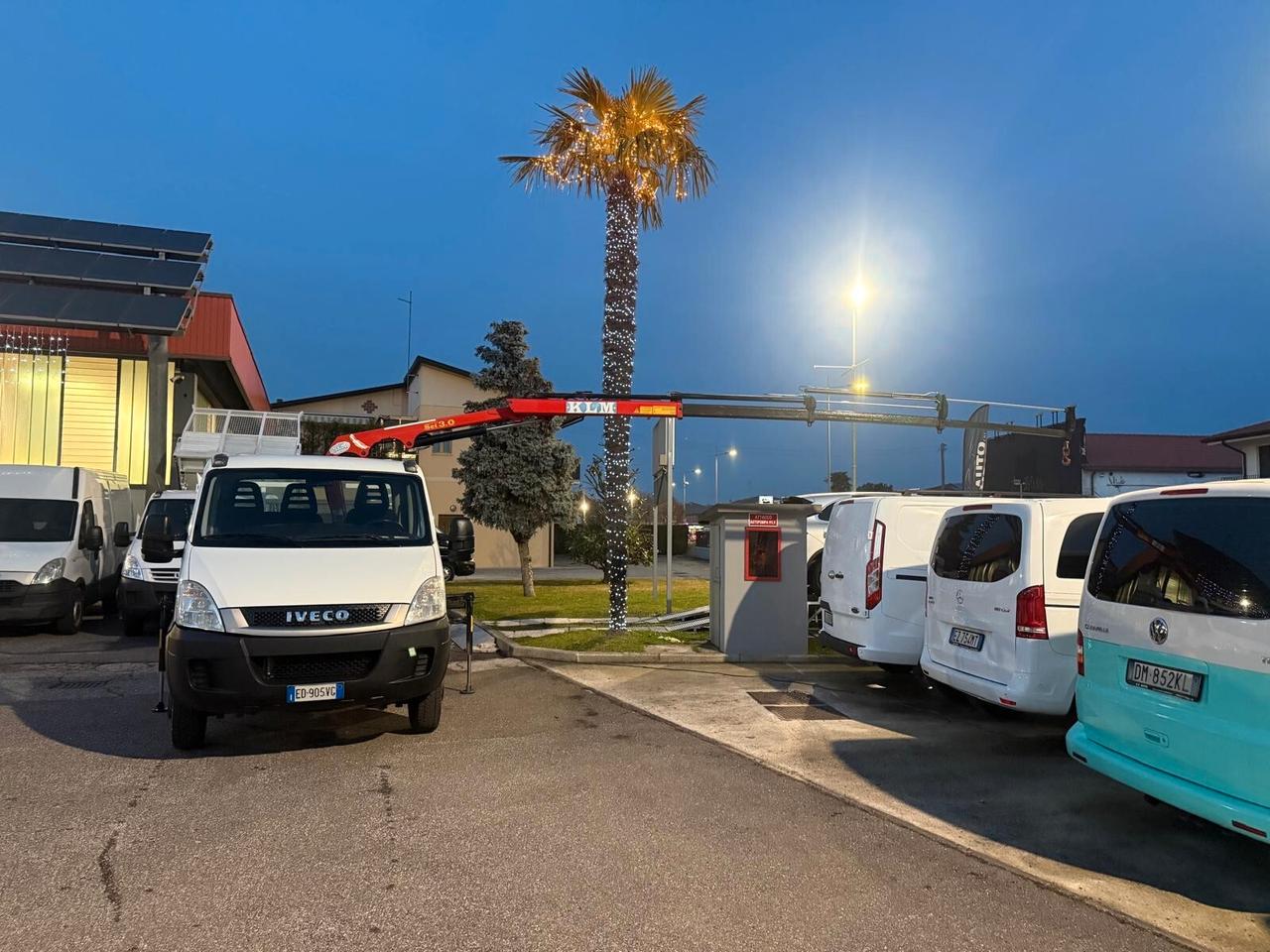 IVECO DAILY 35C14 MOTORE 3.0 140 CV GRU 3 SFILI CASSONE FISSO