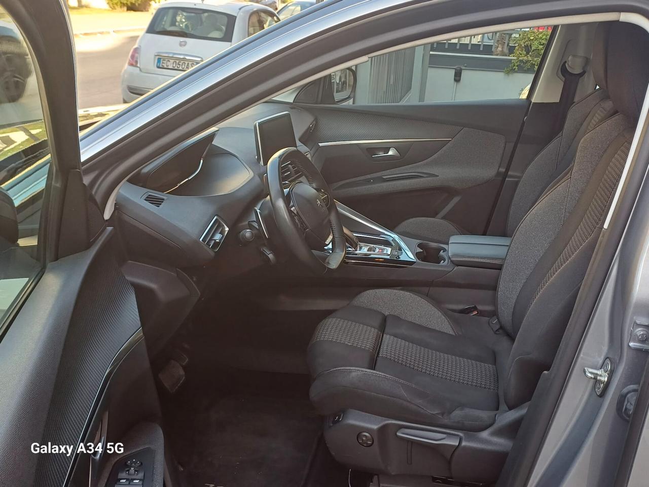 Peugeot 3008 BlueHDi 130 S&S EAT8 Allure