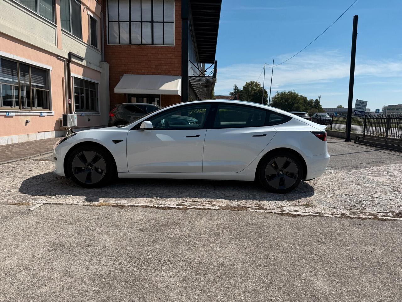 Tesla Model 3 RWD