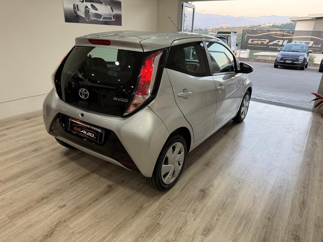 Toyota Aygo 1.0 VVT-i 69 CV 5 porte x-cite Neopatentati