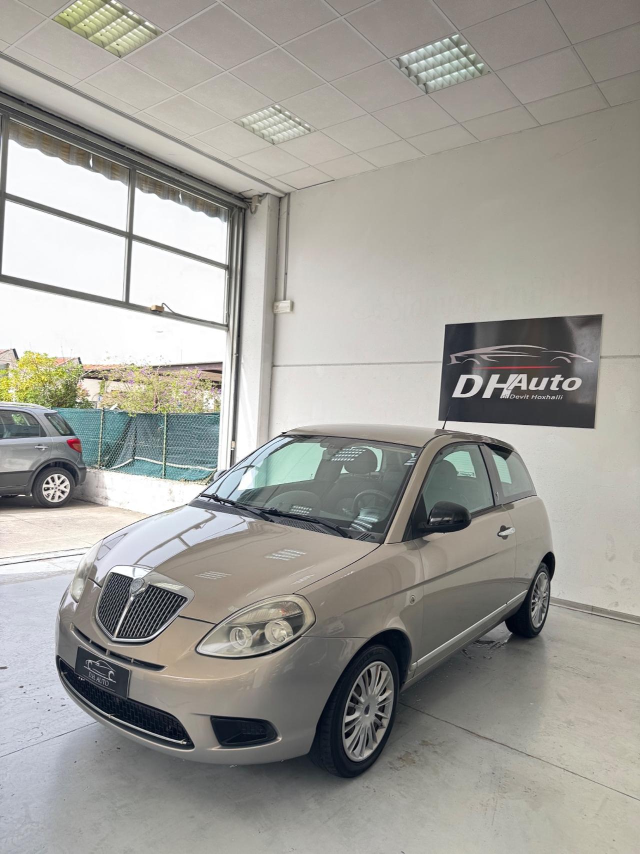 Lancia Ypsilon 1.2 69 CV Unyca