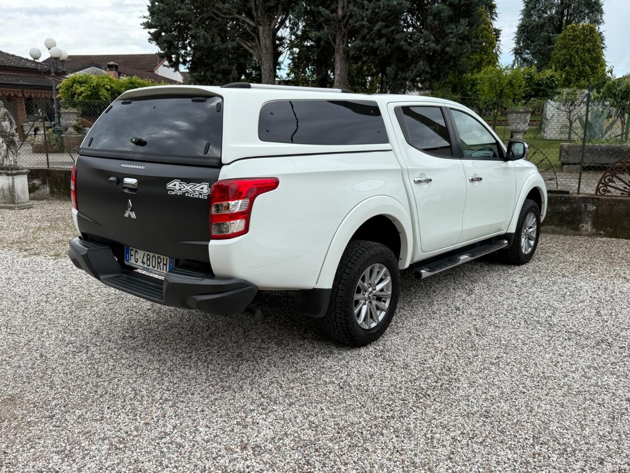 Mitsubishi L200 2.4 DI-D/181CV Double Cab Intense Hp Mivec SDA