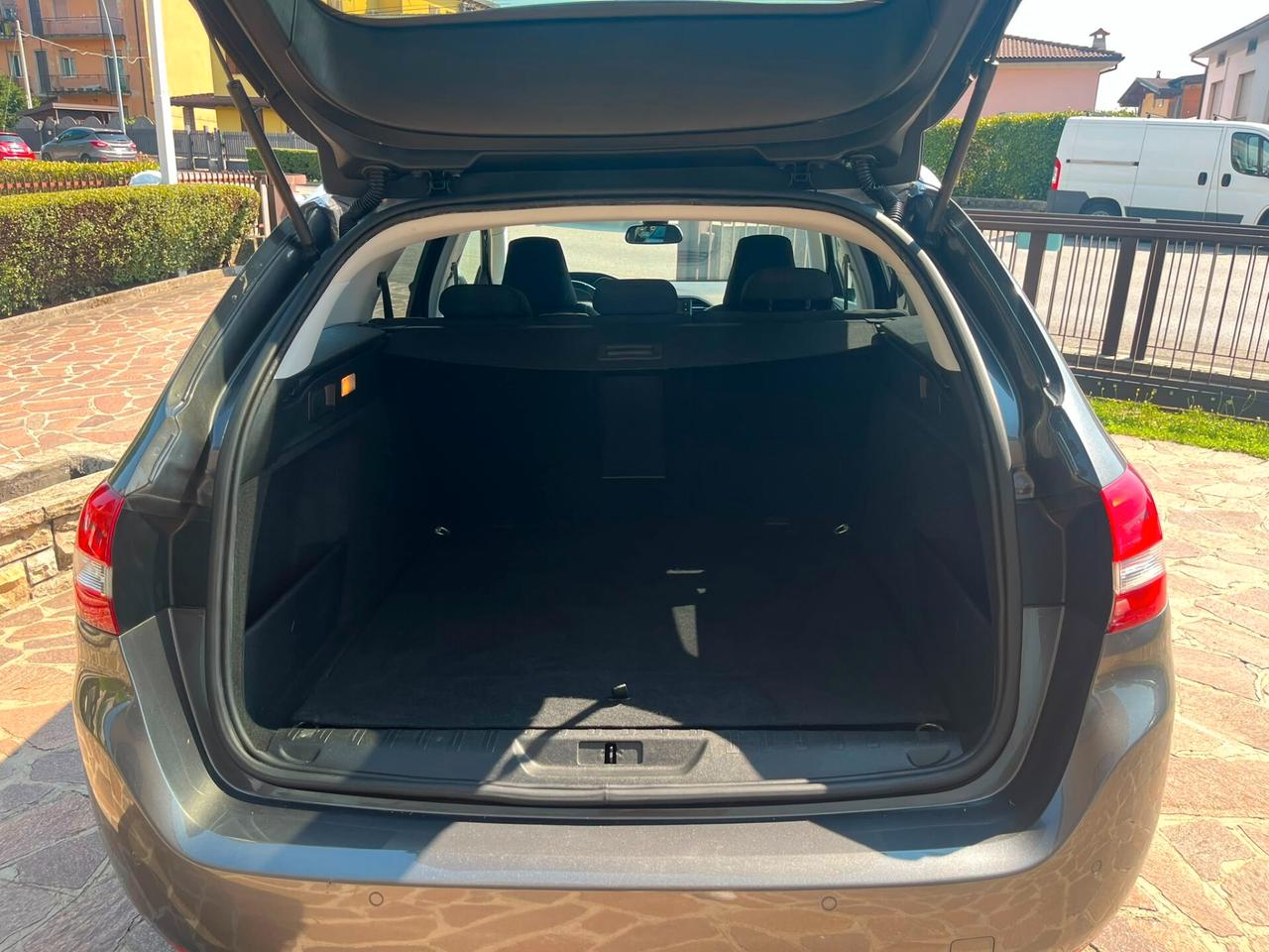 Peugeot 308 BlueHDi 130 S&S EAT6 SW Allure