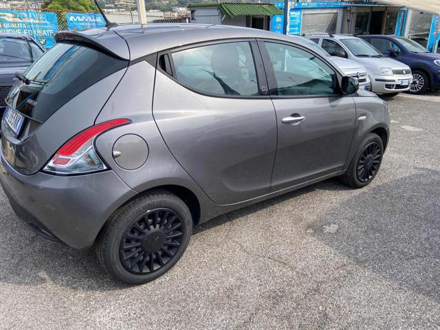 LANCIA Ypsilon 1.0 FireFly 5 porte S&S Hybrid Ecochic Silver