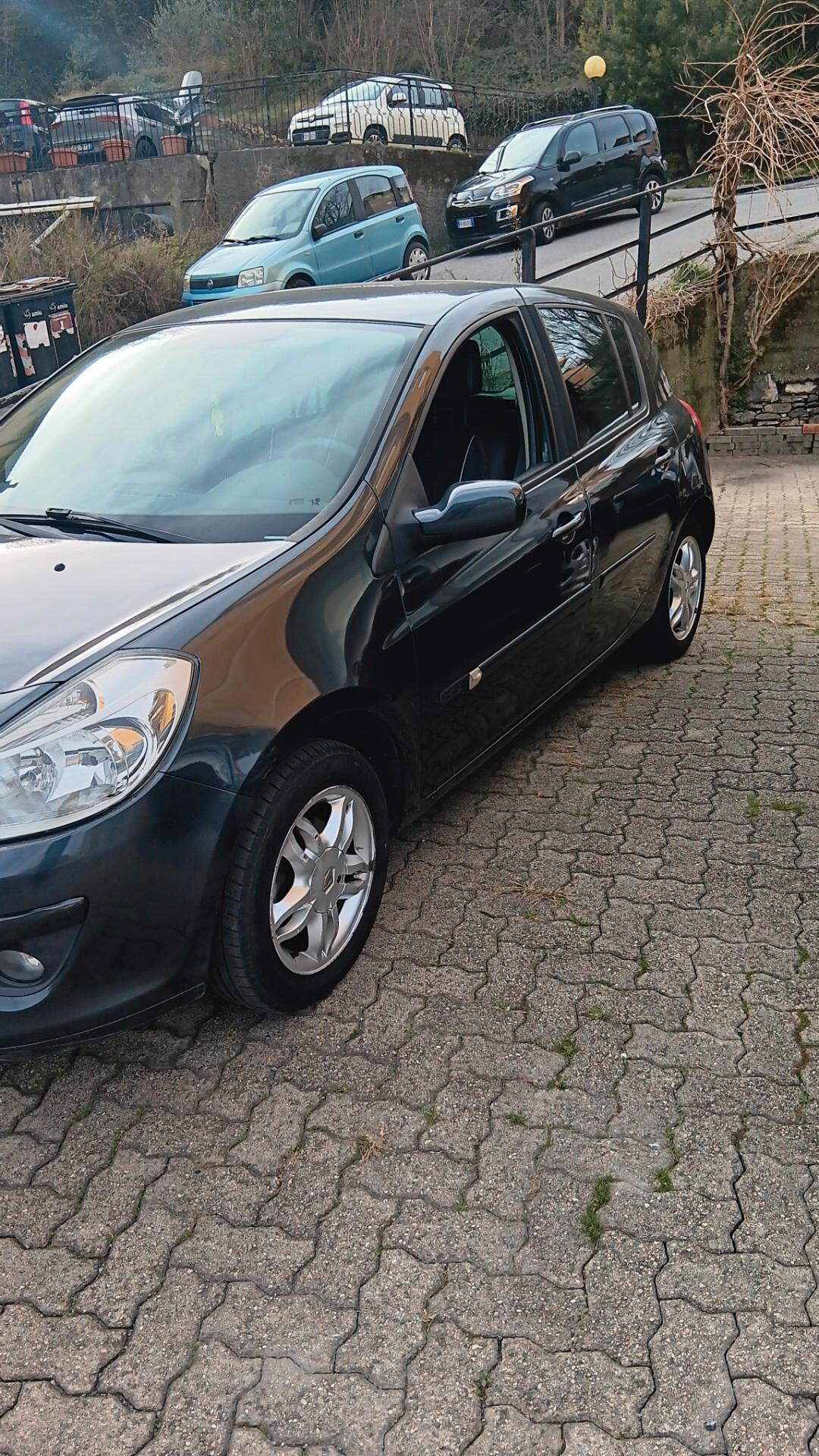 Renault Clio Storia 1.2 5 porte luxe 75cv