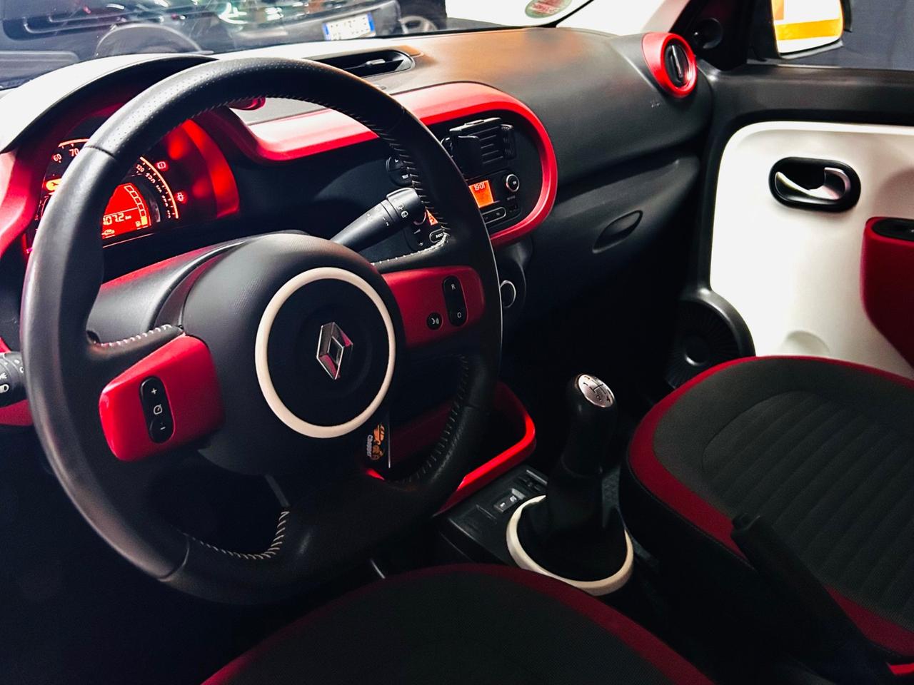 RENAULT TWINGO SCe BIANCA 1.0 BENZINA CON SOLI 40.219 KM.