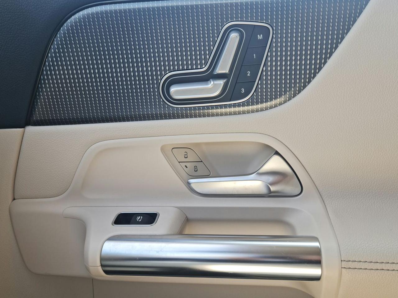 Mercedes-Benz CLA 250 PREMIUM #6265