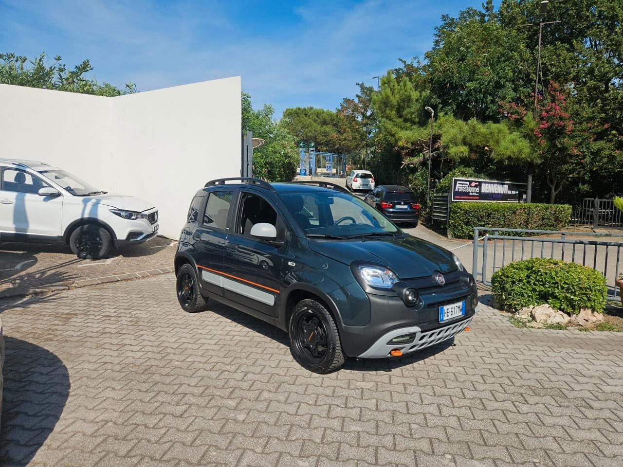 Fiat Panda Cross 1.0 FireFly S&S Hybrid Garmin