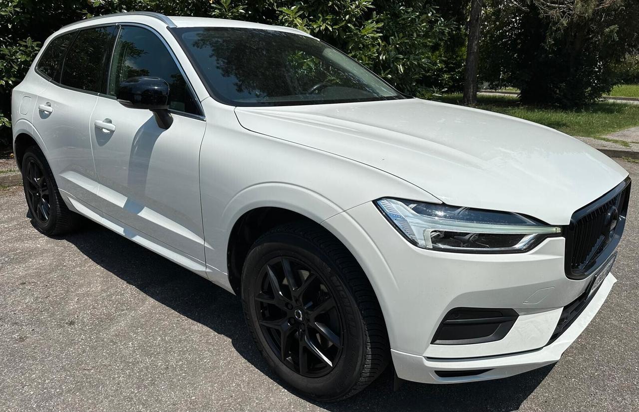 Volvo XC 60 XC60 B5 (d) AWD Geartronic Momentum Pro Dark