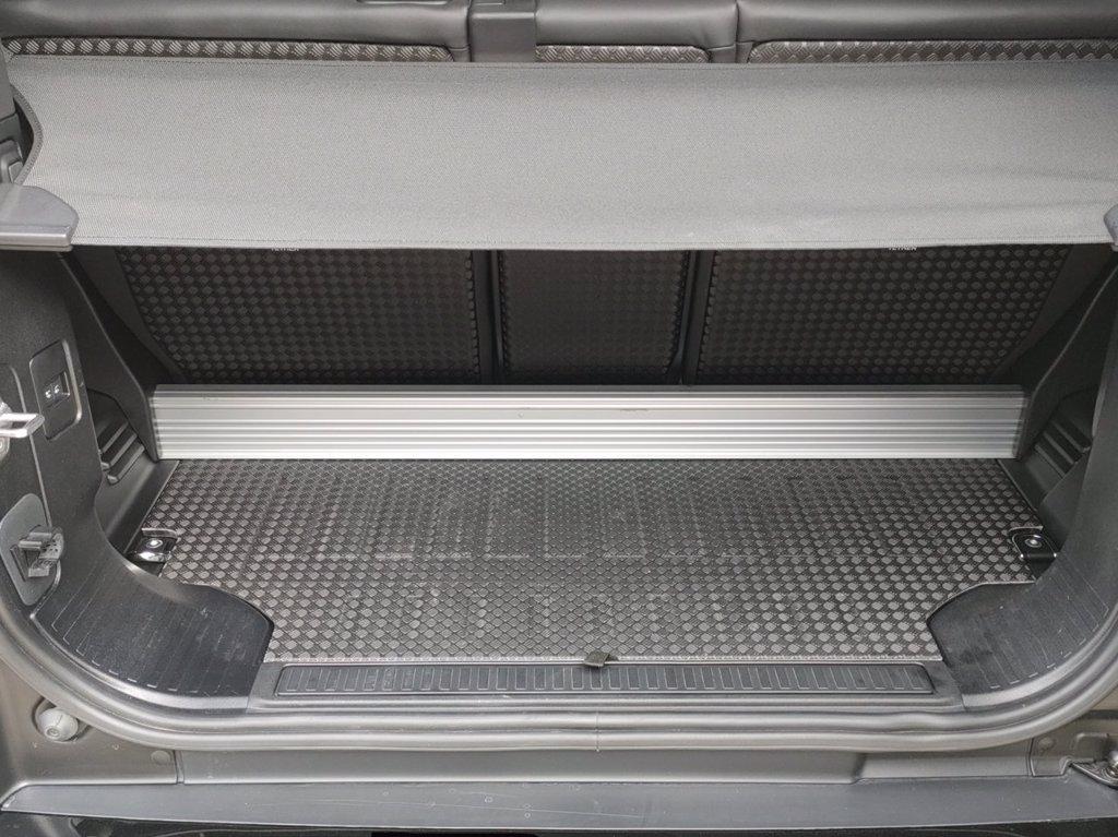 LAND ROVER Defender (2019) LAND ROVER 90 3.0D I6 250 CV AWD Auto X-Dynamic HSE del 2023