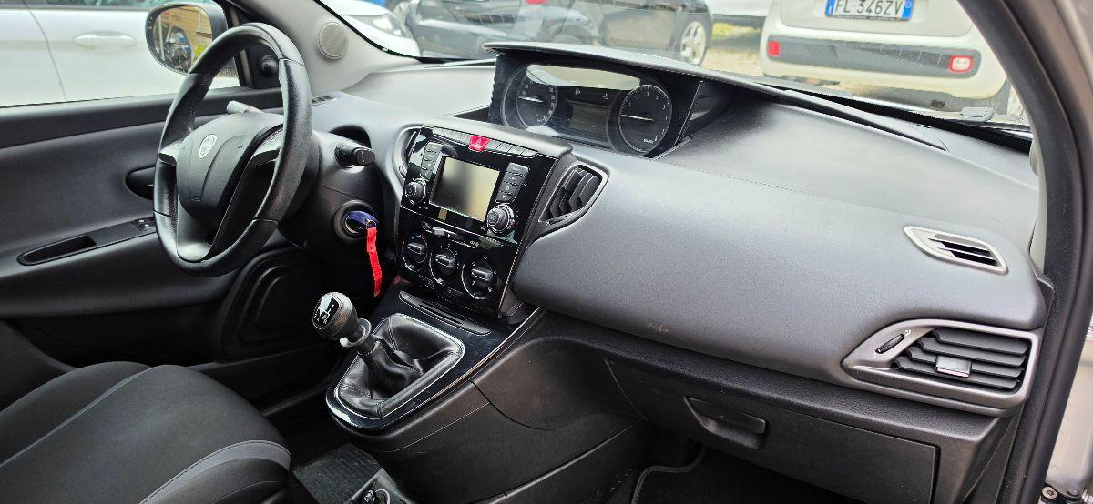 LANCIA Ypsilon 1.2 69 CV 5p. GPL Ecochic Silver