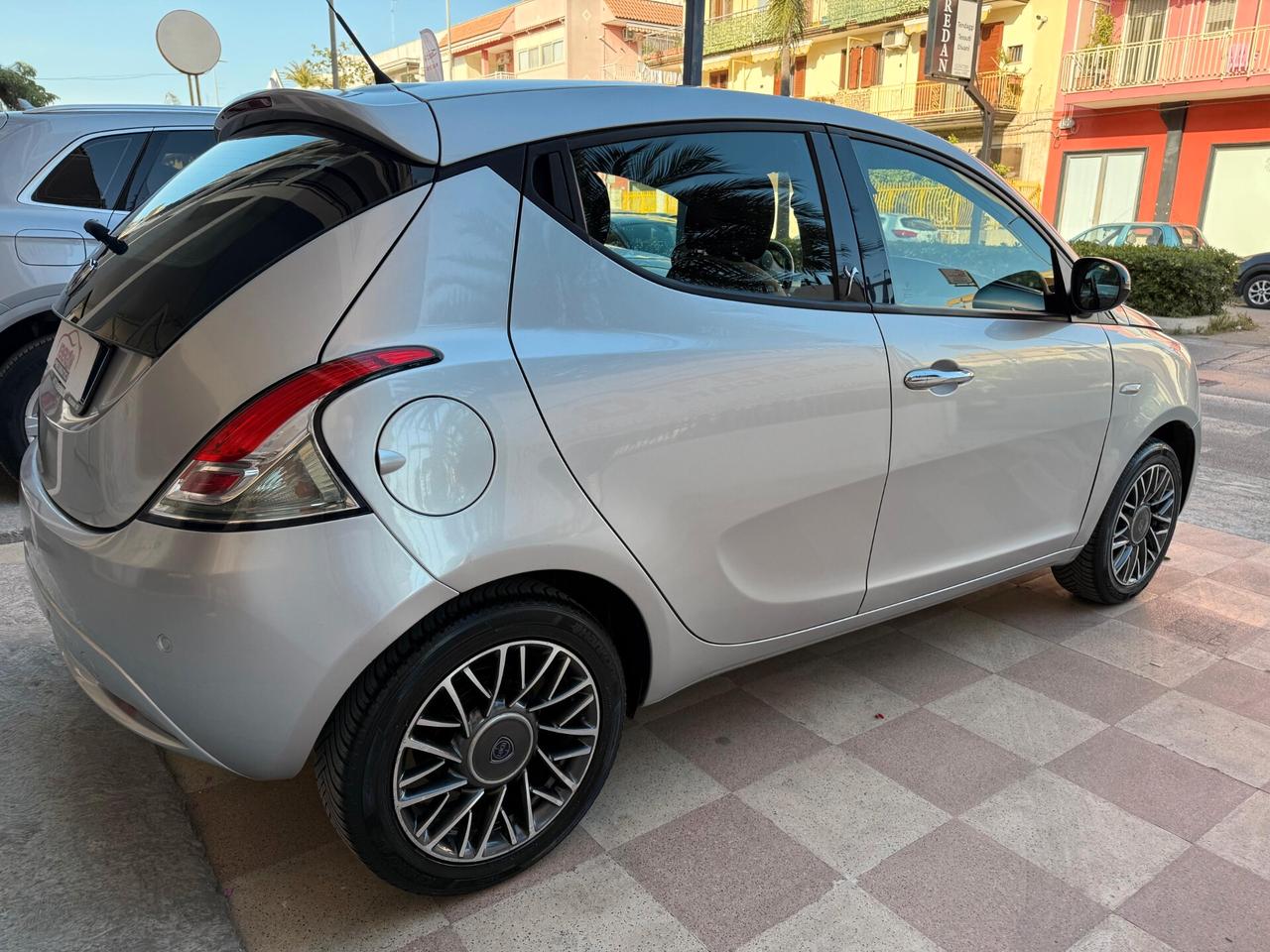 Lancia Ypsilon 1.2 69 CV 5 porte Gold