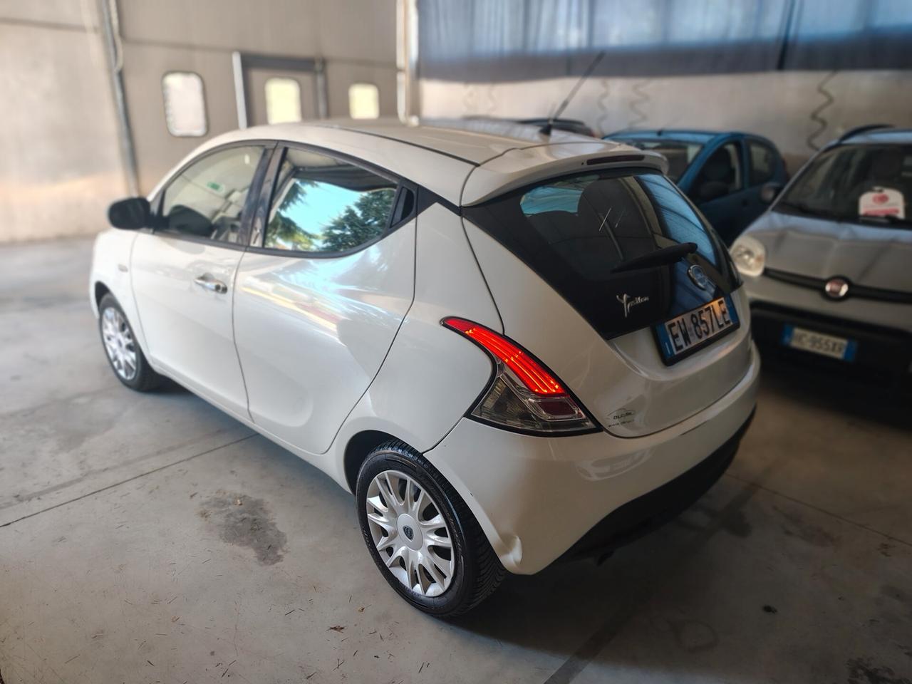 Lancia Ypsilon 1.2 69 CV 5 porte S&S Platinum