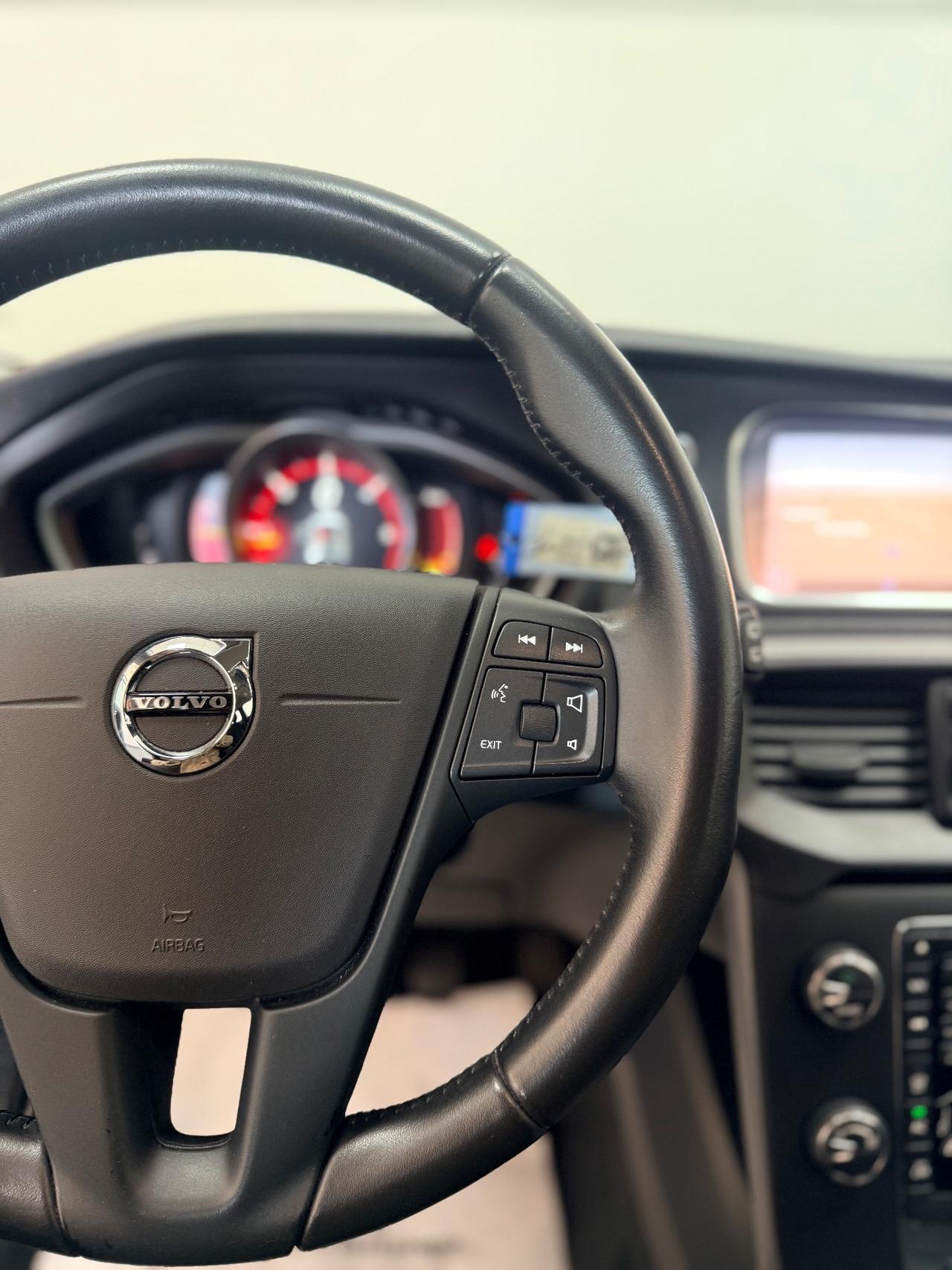 Volvo V40 D2 Inscription 2.0 120cv 07/2018 Euro 6B Neopatentati
