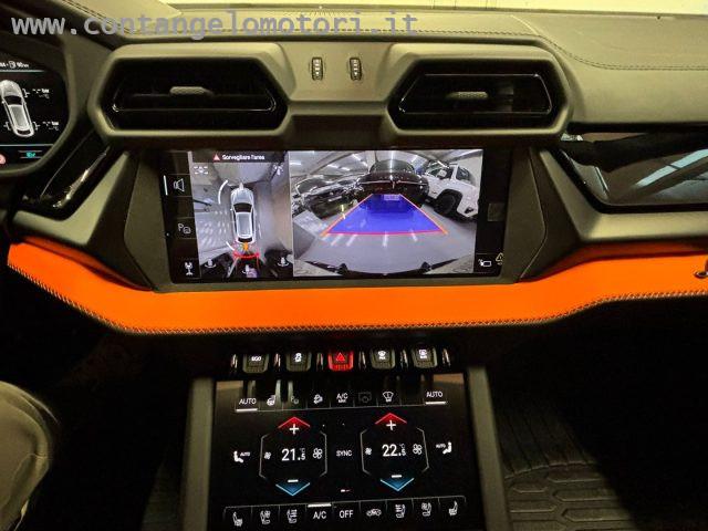 LAMBORGHINI Urus 4.0 SE vettura ufficiale