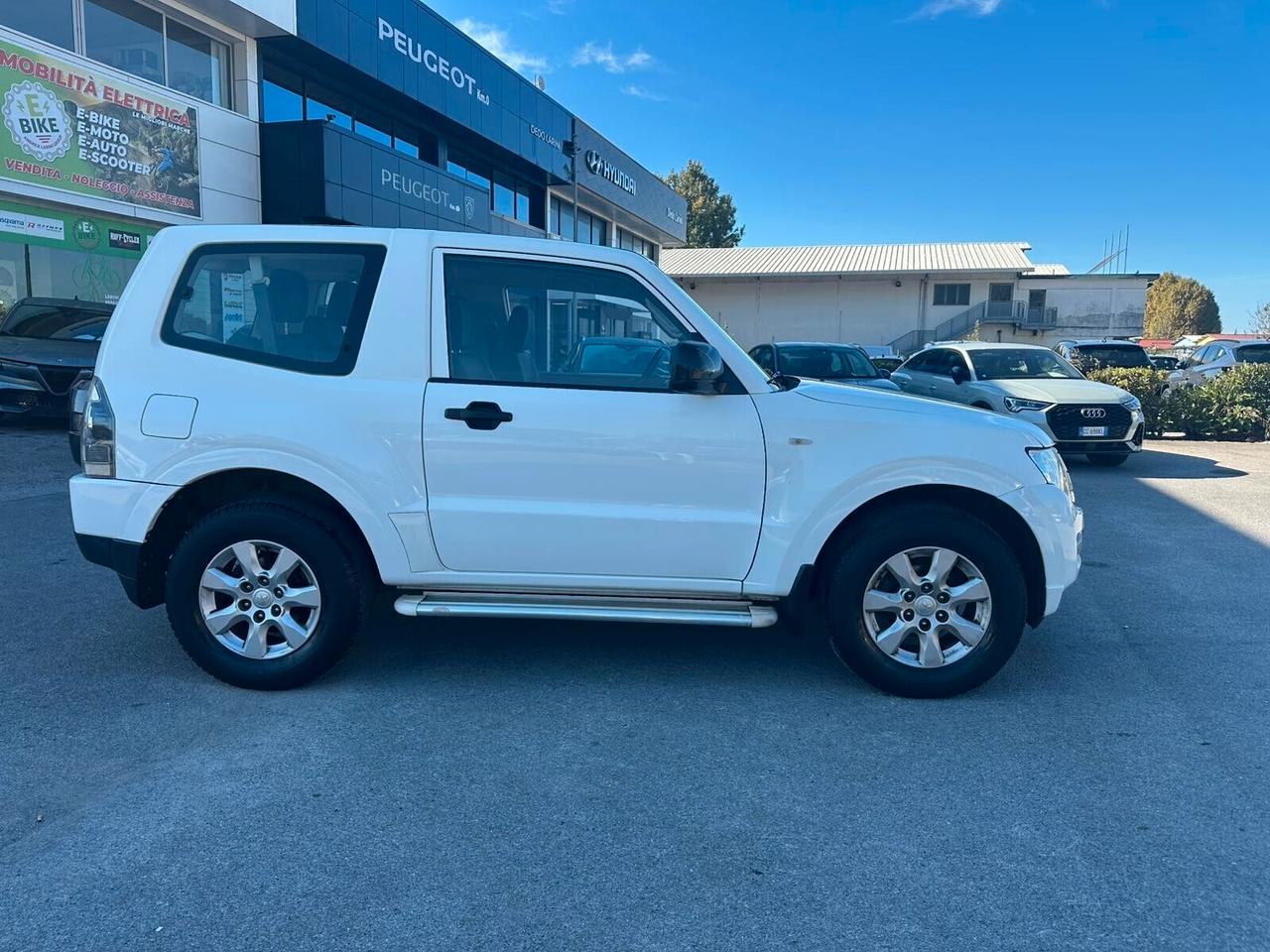 Mitsubishi Pajero 3.2 DI-D 16V aut. 3p. Invite DPF