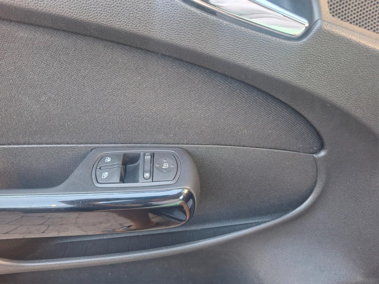 Opel Corsa 1.2 5 porte Enjoy Neopatentati
