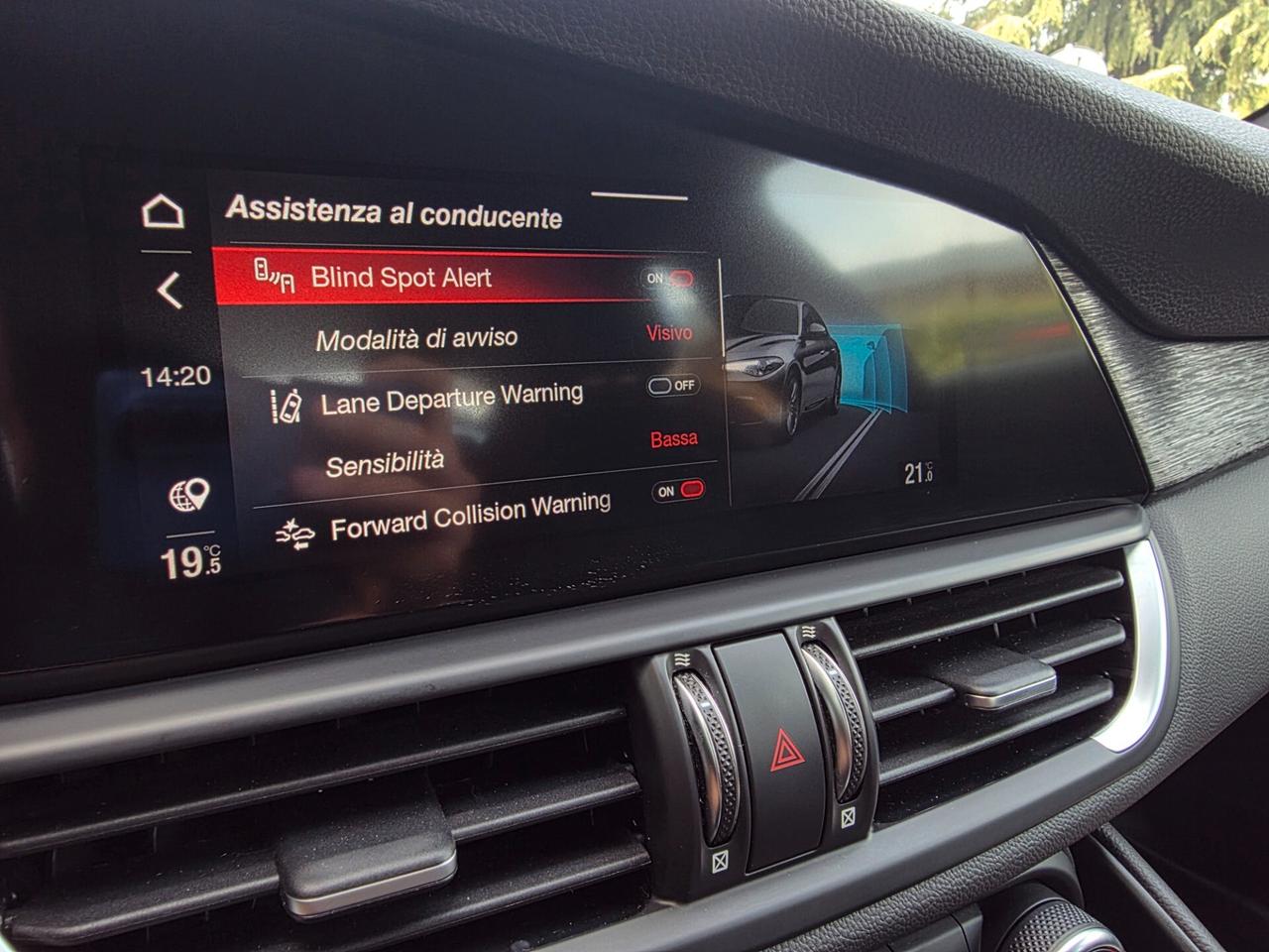 Alfa Romeo Giulia 2.2 190cv AUT. / CERCHI 19"