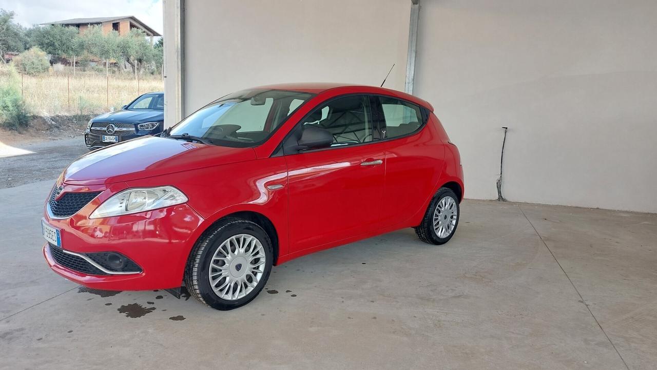 Lancia Ypsilon 1.2 69 CV 5 porte Gold permuto