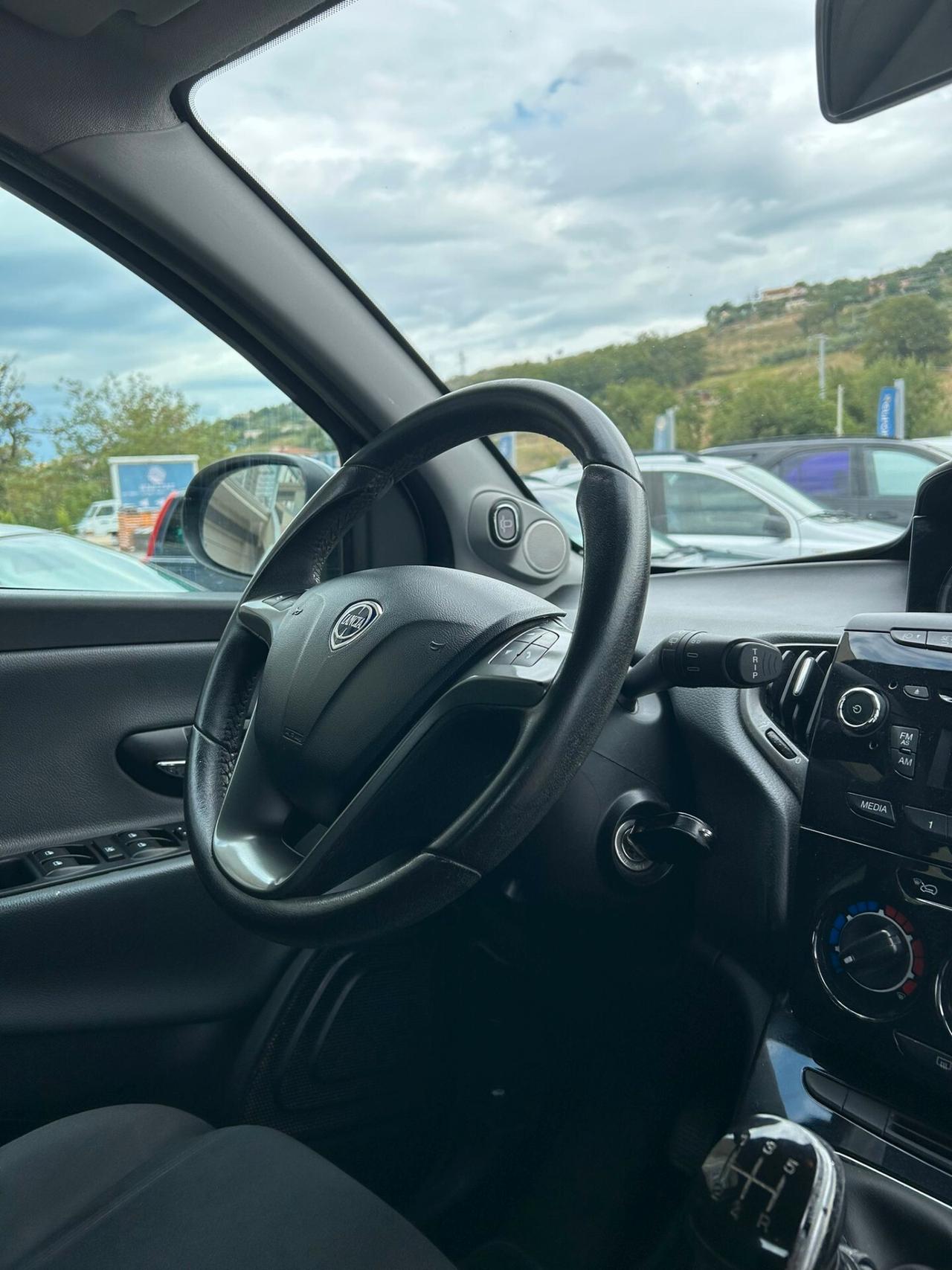 Lancia Ypsilon 1.3 MJT 16V 95 CV 5 porte