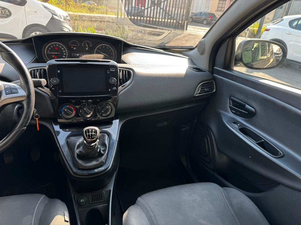Lancia Ypsilon 1.0 FireFly 5 porte S&S Hybrid Gold