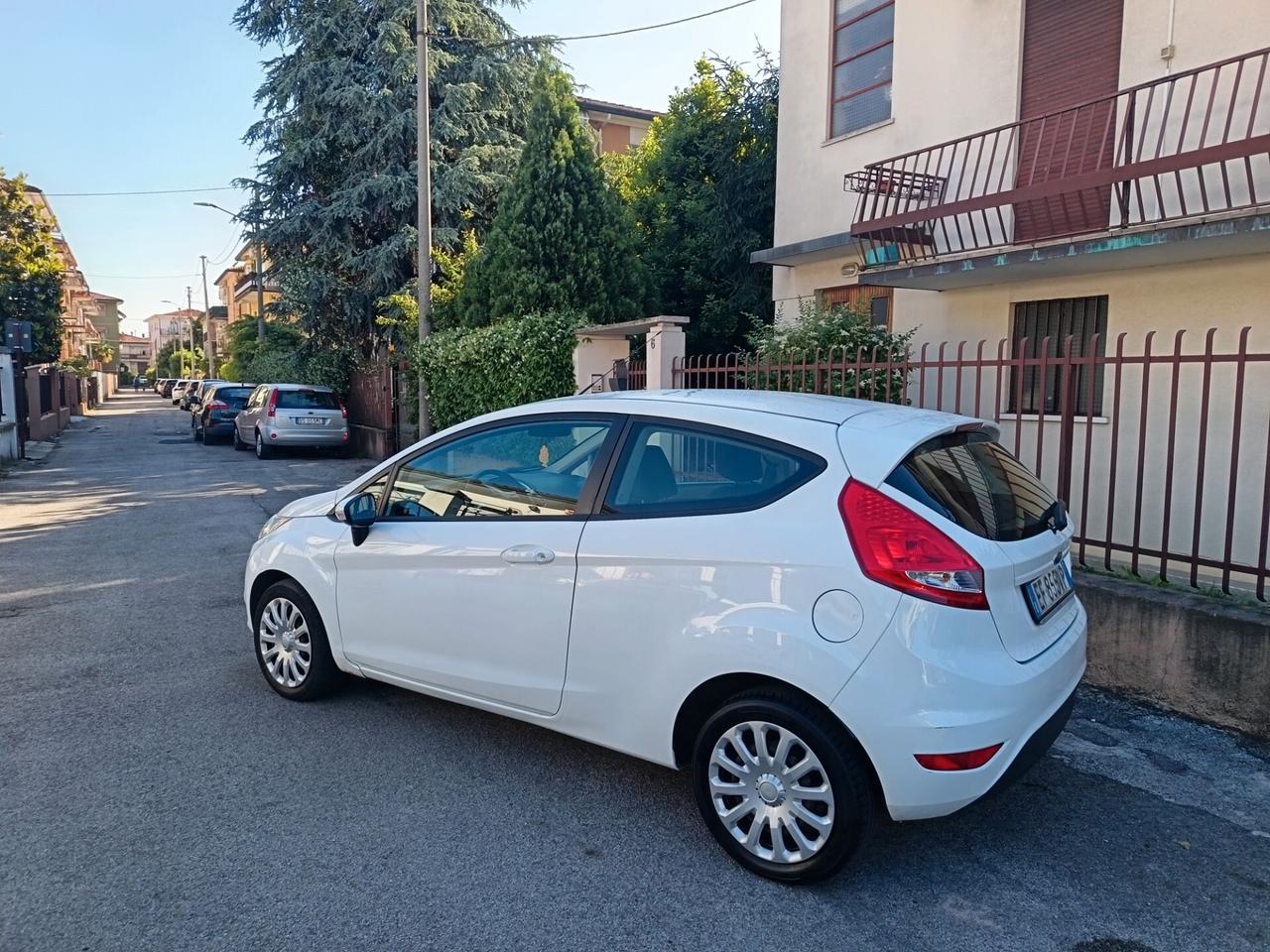 Ford Fiesta 1.2 Benz Anno 2011 ok neo patente