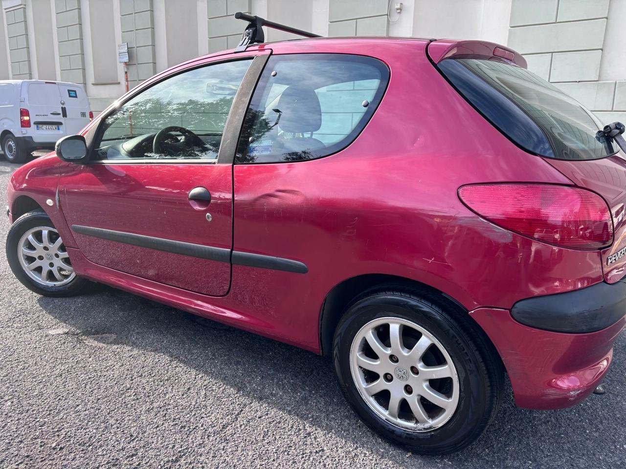 Peugeot 206 1.1 3p. XT
