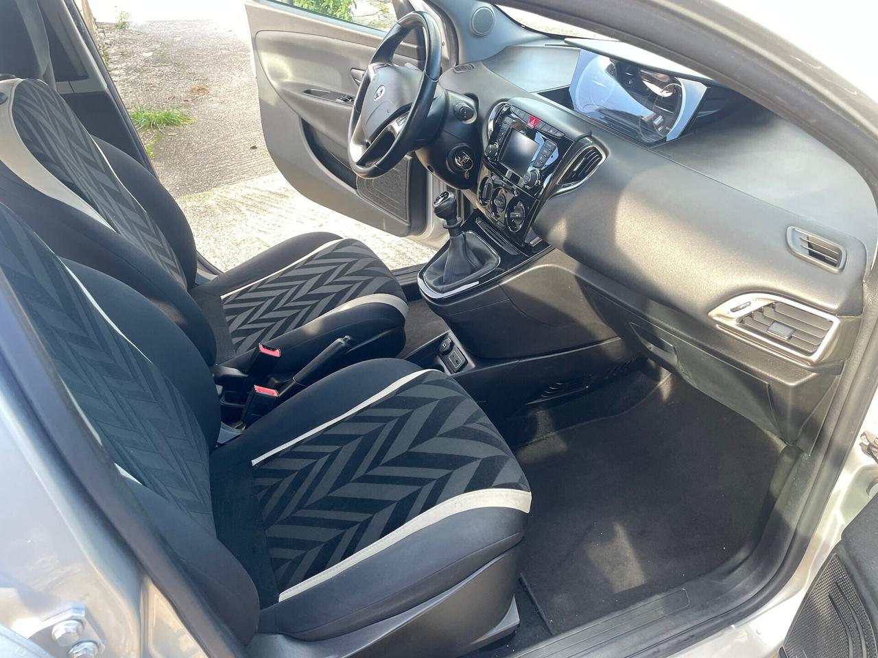 Lancia Ypsilon 1.2 69 CV 5 porte Gold