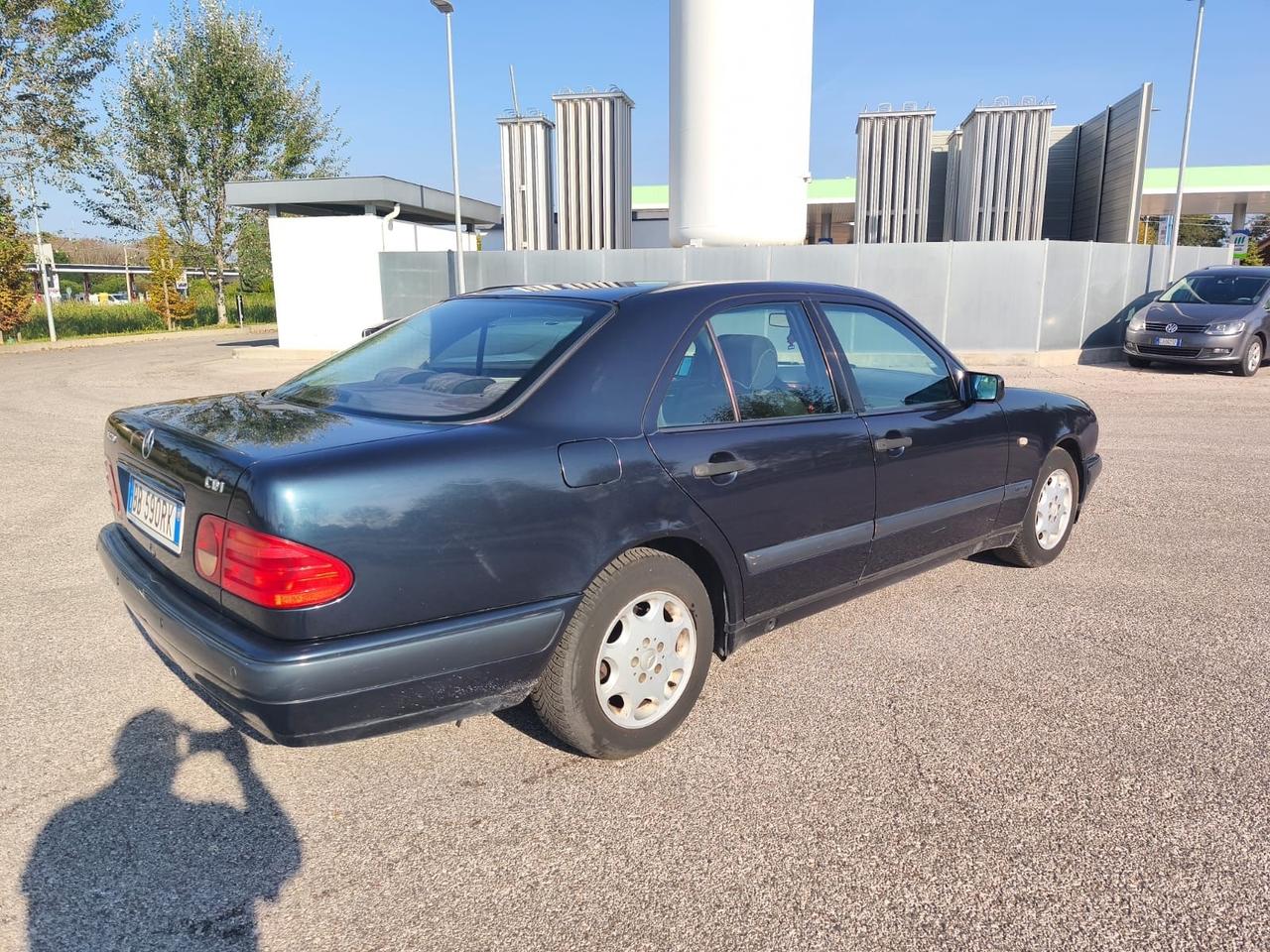 Mercedes-benz E220 solo export