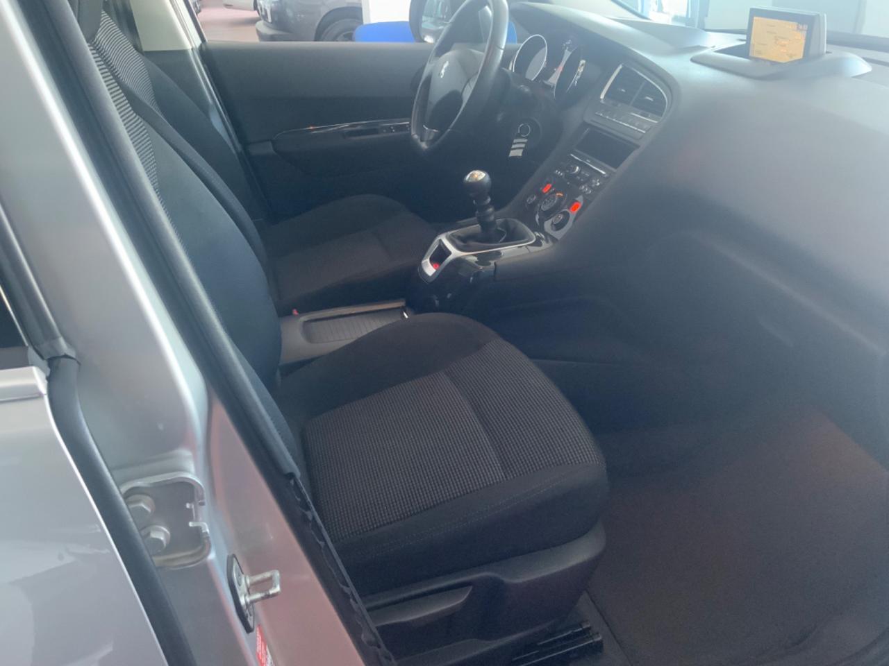 Peugeot 5008 2.0 HDi 150CV Féline