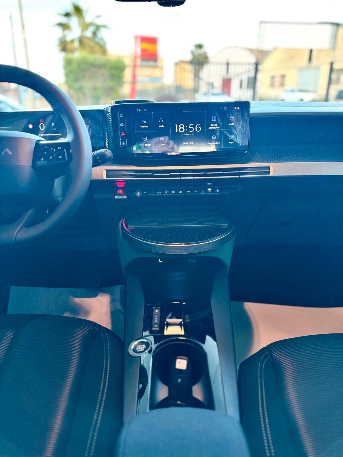 Lancia Ypsilon Hybrid e-DCT