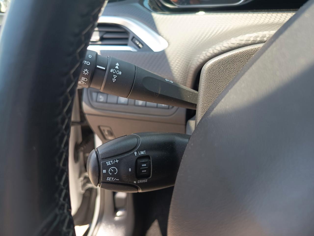 Peugeot 2008 1.6 e-HDi 92 CV Stop&Start Allure