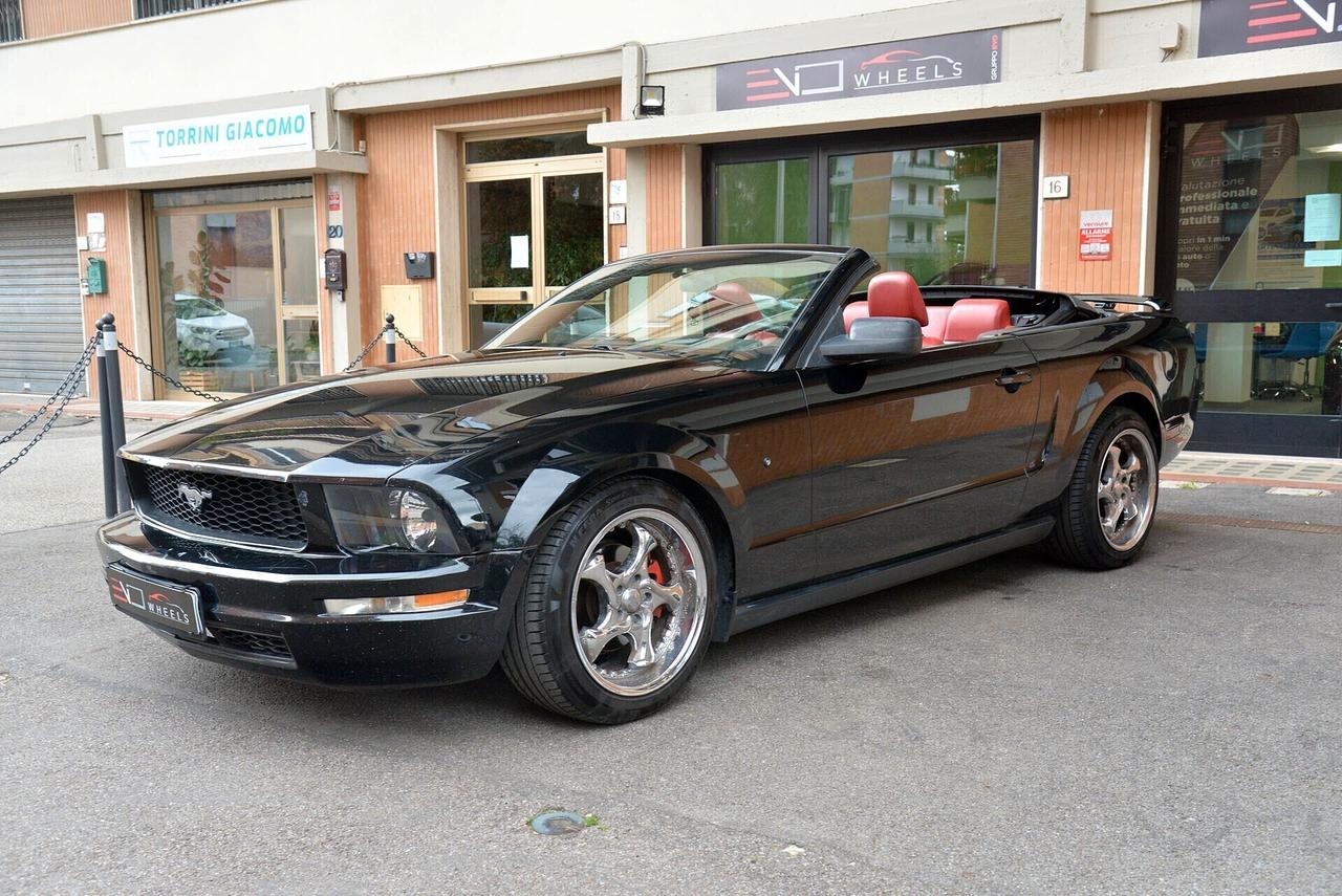 Ford Mustang 4.0 V6 cabrio a Firenze