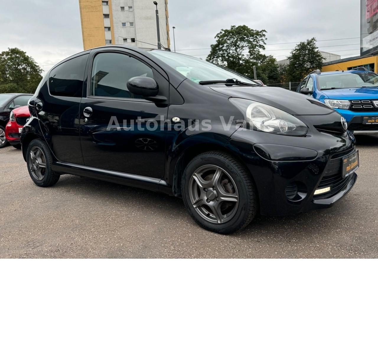 Toyota Aygo 1.0 -i 5 porte Lounge Connect - NEOPATENTATI -