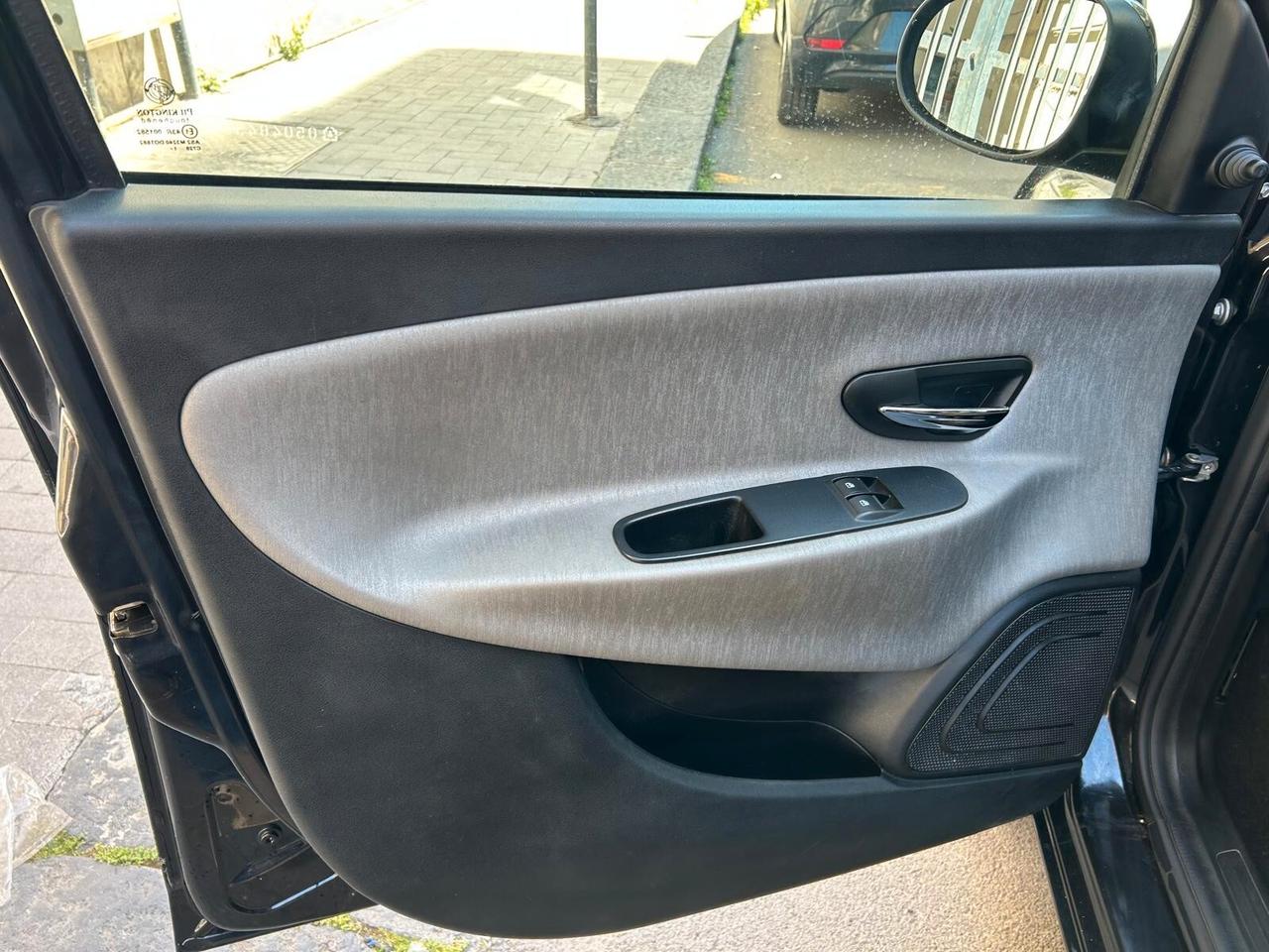 LANCIA YPSILON 1.3 MJT 95CV – 2012 – UNIPROPRIETARIO – GARANZIA 12 MESI – PARI AL NUOVO