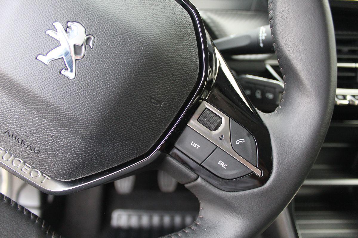 PEUGEOT - 208 1.2 puretech Style