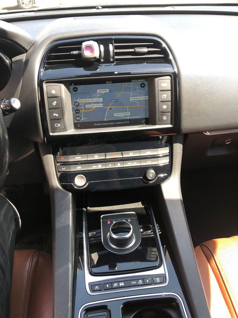 Jaguar F-Pace 2.0D 180CV AWD Aut. Portfolio 2017