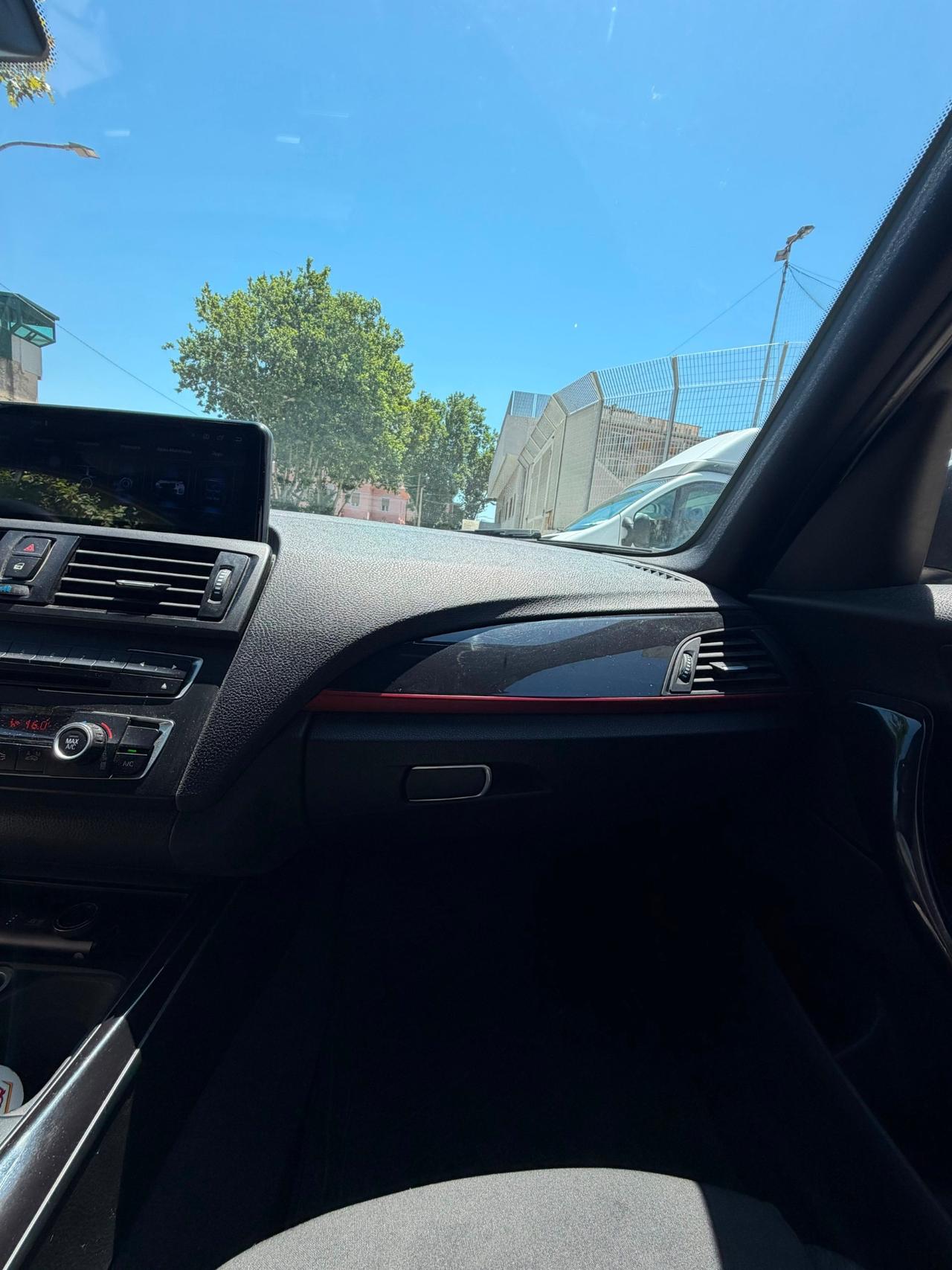 Bmw 118d sport con grande computer e telecamere 118 D