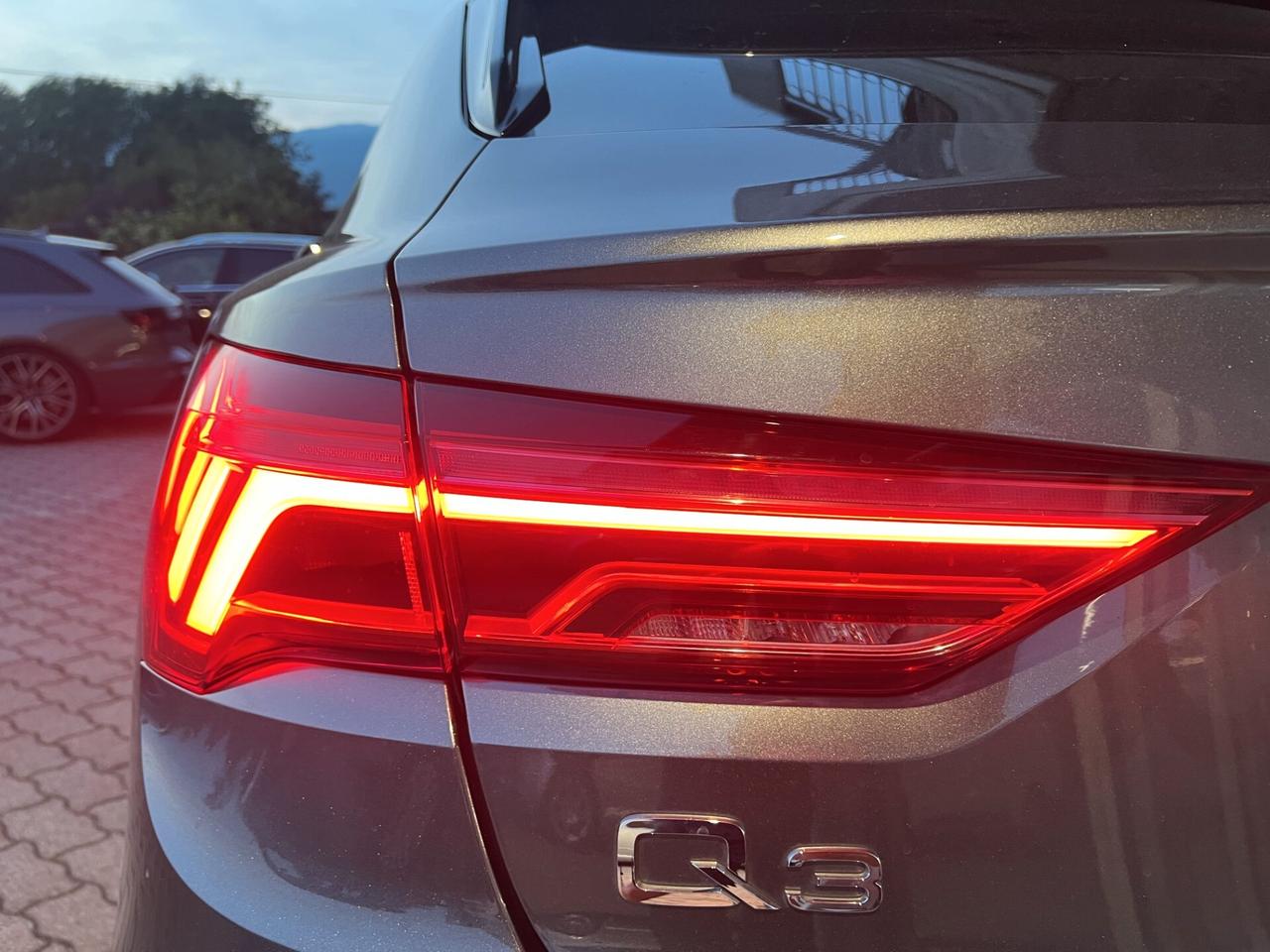 Audi Q3 Sportback 35 tdi s-tronic, S-line, 19", Look nero