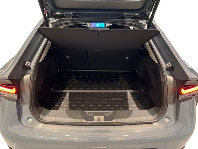TOYOTA Prius 2.0 Plug-in Hybrid Lounge +